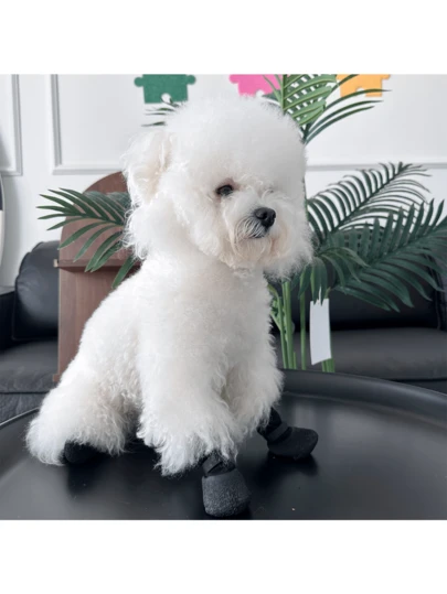 4双（1套4双）随机款式狗鞋，防滑软底耐用宠物鞋，适合柴犬、博美犬、柯基犬等犬种，适合雨天穿着。