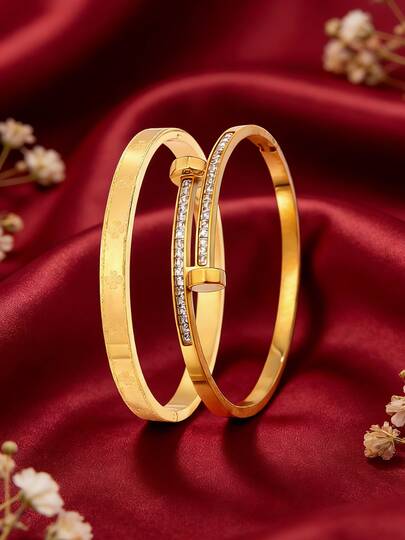 2pcs Multifunctional Stainless Steel Bracelet Set, Including: Belt Buckle Bracelet, Roman Numeral Bracelet, Double-Headed Bracelet + Carved Bracelet. Gold-Plated Craftsmanship Enhances Premium Quality. A Perfect Gift For Valentine's Day.