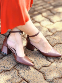 Women's Medium Block Heel Stiletto Sandal With Buckle Back And Pointed Toe, Comfortable For Work - Óxido marrón - Ver 3