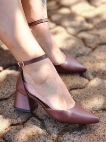 Women's Medium Block Heel Stiletto Sandal With Buckle Back And Pointed Toe, Comfortable For Work - Óxido marrón - Ver 2