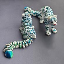 Decorazione per la casa a forma di tigre stampata in 3D, accento estetico naturale unico, artigianato di stampa 3D distintivo crea una figura di leopardo tridimensionale, colore di base bianco sfumato con motivi blu-verdi, che mostra una vibrazione artistica naturale, punto focale ideale per la decorazione della casa, libreria o scrivania dell'ufficio, che esprime il gusto personalizzato per i professionisti urbani appassionati di design unico e arredamento di casa. - Multicolore - Visualizzare 10