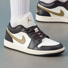 Nike 女款 Air Jordan 1 Low Retro Classic 篮球鞋 - 黑白棕 - 查看 4