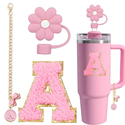 适用于 30 盎司和 40 盎司杯子的配件，包括一个带把手的粉色心形蝴蝶、吸管盖和配套的杯牌（26 个粉色字母 A-Z），母亲节礼物，返校用品