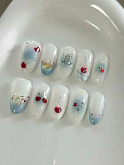 10 pièces Ongles à presser purs faits à la main, ongles moyens en forme d'amande, ongles bleus et blancs, style mignon et ludique avec dégradé bleu et blanc, avec des accents de nœud 3D, cœur, cerise, losange et strass. Ongles à presser frais et féminins pour les femmes et les filles, à porter au printemps, en été, en automne, en hiver, pour les festivals, les fêtes et la vie quotidienne.