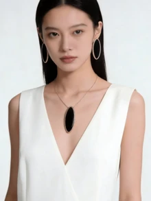一套优雅简约的高端女士耳环项链首饰套装，时尚锁骨链设计，适合女性，可用于宴会、派对、聚会、商务、休闲场合，是情人节送给女性的绝佳礼物。 - 優雅氣質風 - 查看 2