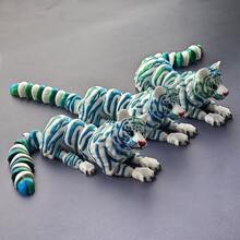 Decorazione per la casa a forma di tigre stampata in 3D, accento estetico naturale unico, artigianato di stampa 3D distintivo crea una figura di leopardo tridimensionale, colore di base bianco sfumato con motivi blu-verdi, che mostra una vibrazione artistica naturale, punto focale ideale per la decorazione della casa, libreria o scrivania dell'ufficio, che esprime il gusto personalizzato per i professionisti urbani appassionati di design unico e arredamento di casa. - Multicolore - Visualizzare 6