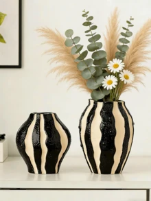 1个波西米亚风格黑白条纹树脂花瓶，适合插鲜花——一款现代小巧的花瓶，非常适合插蒲苇草。是客厅、茶几或书架装饰的理想之选。也是一份很棒的礼物。客厅装饰 | 波西米亚风格花瓶 | 罗纹纹理花瓶，花瓶装饰。 - 黑白圖案 - 查看 1