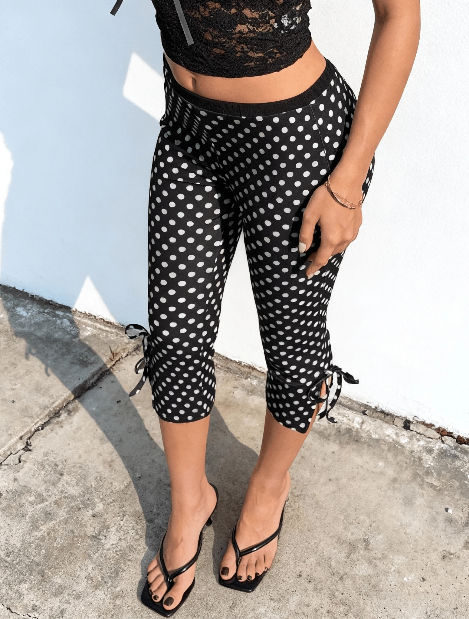 Quần legging nữ Dila Polly kiểu dáng cổ điển retro, họa tiết chấm bi tương phản, quần lửng đa năng cho trang phục cuối tuần, trang phục thường ngày mùa hè. - màu đen - Xem 1