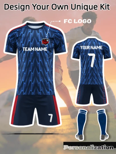 Bộ 2 món áo đấu bóng đá màu xanh hải quân thiết kế hình tia chớp, bao gồm áo thun và quần short, dành cho World Cup 2026, có thể tùy chỉnh tên đội, tên cầu thủ và số áo, chất liệu thấm hút mồ hôi, phù hợp cho các trận đấu bóng đá, bóng rổ, bóng chuyền, tập luyện và mặc hàng ngày, bộ đồ thể thao nam tùy chỉnh.