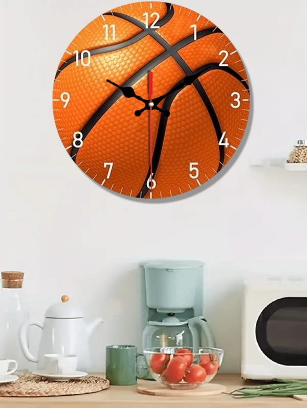 ساعة حائط خشبية صامتة بحجم 10 بوصة/12 بوصة - تصميم كرة السلة وكرة القدم، تعمل بالبطارية، مناسبة لديكور غرفة النوم