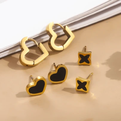 2件套18K镀金不锈钢心形和四叶草耳环，优雅精致，适合日常佩戴，是送给女性的绝佳礼物。