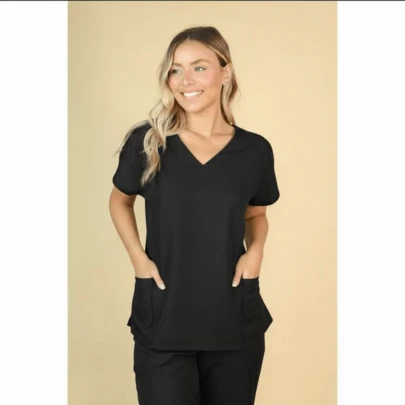 Pijama Cirúrgico FEMININO Premium com Elastano | Scrub Profissional Preto