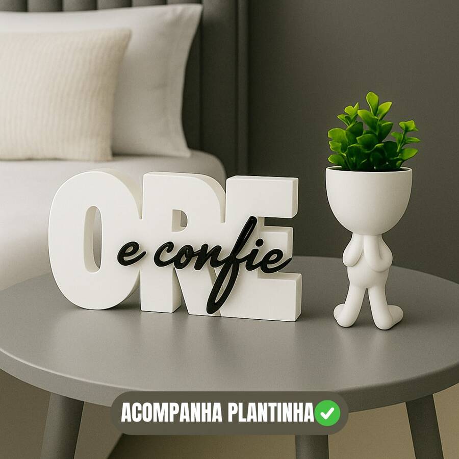 Letreiro decorativo Cristão Ore e confie , ideal para decoração e cantinho da oração