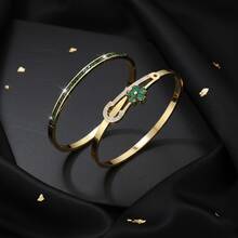 Pulseira de Aço Titânio Resistente ao Desbotamento para Mulheres, Acessório de Alta Gama Nicho com Design de Trevo de Quatro Folhas Incrustado com Zircônia Verde de Luxo - Multicolorido - Visão 1