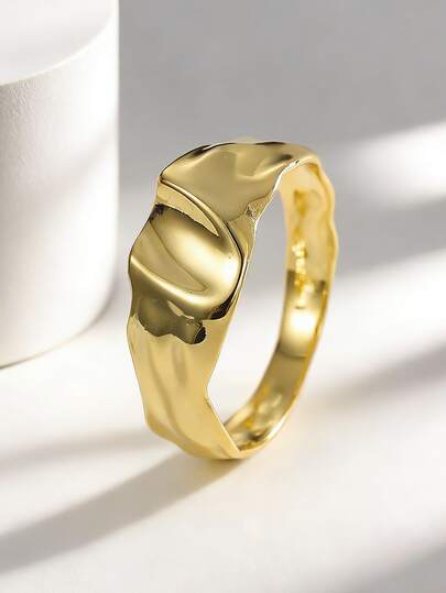 Charm-In Textured Pleated Gold-Plated Ring, Layered Versatile Atmospheric Ring, Asymmetrical Hammered Gold Ring For Women, Niche Design Everyday Commute Accessory