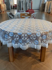 HXARTMIS 1件优雅浅蓝色圆形桌布，网眼面料，刺绣精美，有效保护餐桌，防尘防污，适用于家庭厨房、户外花园、餐厅、咖啡馆和酒店等场所。也适用于婚礼装饰、户外派对、日常装饰、情人节、新年和其他主题节日，多种尺寸可选。 - 淺藍色 - 查看 12