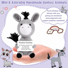 1 Stück handgefertigte gehäkelte Dekorationsfigur für den Schreibtisch, süße Cartoon-Tier- und Pflanzenformen, ideal als Geburtstagsgeschenk/Freundschaftsgeschenk für beste Freundin, Schwester, Mutter, Großmutter, Kollegin, Familie, ihn/sie, Unterstützung positiver Emotionen, kreative Party-/Thanksgiving-/Valentinstag-Dekoration, Kinderkuscheltier, Zimmer-/Schreibtisch-Ornament, kleine Erinnerungsstücke - Verschiedenfarbig - Übersicht 36