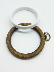 [1/5/10個]仿木圓形刺繡框，8cm迷你尺寸，適合小型刺繡。輕巧便攜，方便攜帶，隨時隨地可創作。ABS塑料材質，防水防潮，不易變形，比傳統木製刺繡框更耐用。適合初學者，可製作小型吊飾、鑰匙圈、桌面裝飾品等。 - 迷你8cm仿古繡繃 - 查看 3
