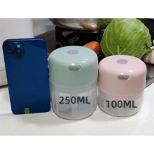 1 pieza Prensa de ajo eléctrica de 250ml, Picadora de ajo mini portátil, Trituradora de ajo eléctrica para el hogar, Machacador de ajo recargable por USB, Diseño compacto y pequeño, Herramienta de cocina práctica y conveniente - Blanco - Ver 6