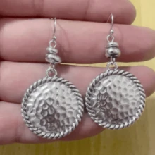 一对复古创意锤纹圆形吊坠耳环，时尚首饰，女士婚礼派对礼物 - 復古銀色 - 查看 3