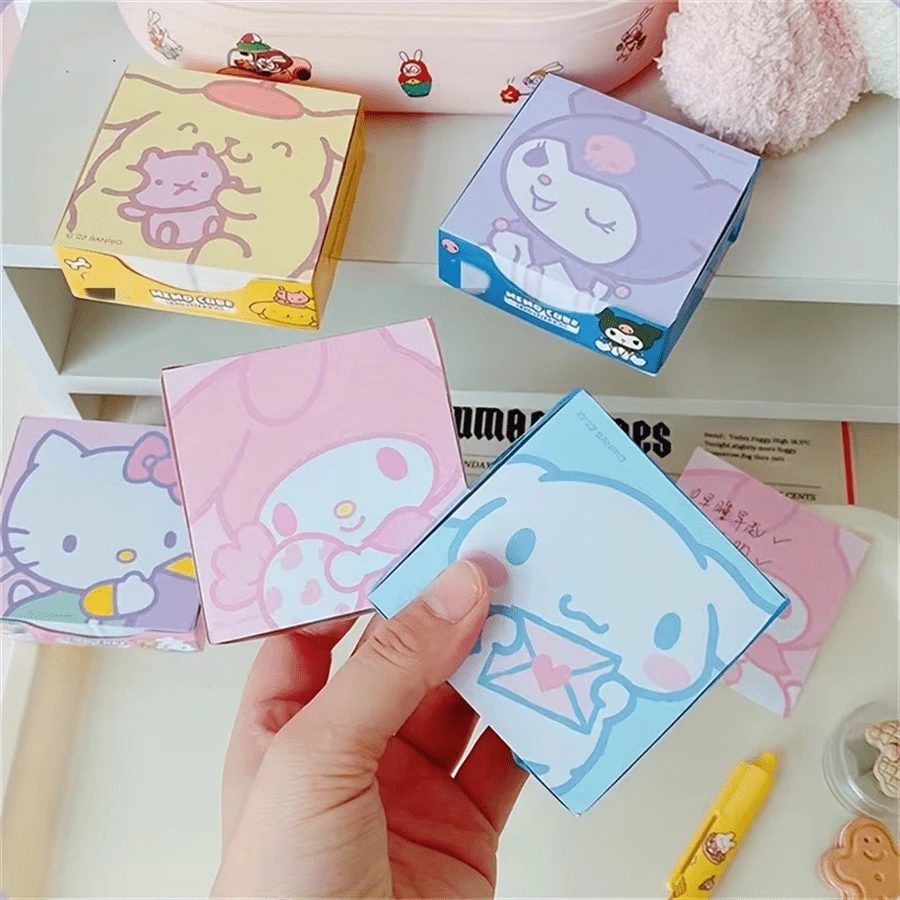 SANRIO （正版授权）250张三丽鸥卡通贴纸套装，包含Hello Kitty、Kuromi和My Melody图案，色彩鲜艳的便签纸，是新年礼物、返校用品和办公用品的理想之选。