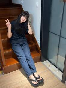Nike Sportswear 宽松圆领短袖T恤，带Logo，女款，黑色 - 米色 - 查看 7