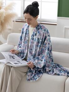 Dreamy Floral Print Wearable Throw Blanket With Pockets - Fuzzy Printed Velvetloft Ultra Soft Cozy Oversized Wrap,  Ideal For Home Couch Travel Lounging Office Reading Camping Cold Weather, Machine Washable Lightweight Warm Plush Fleece Blanket - Nền trắng với những bông hoa màu tím - Xem 1
