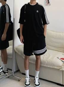 Áo thun Adidas Originals Adicolor Series ADICOLOR OVERSIZED, phong cách retro Mỹ, chất liệu cotton, dáng rộng, cổ tròn, tay ngắn kẻ sọc, dành cho nam. - màu đen - Xem 2