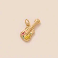 这款时尚的咖啡机眼罩造型吊坠融合了相机、小提琴、杯子、算盘、机器人和铃铛等元素，采用18K电镀工艺，尽显女性优雅气质。它既可作为DIY饰品配件，轻松搭配项链、手链、钥匙扣和挂饰，也可作为精致的吊坠佩戴，适合妻子和母亲们自由搭配。 - 彩色 - 查看 6