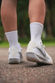 Nike G.T. Cut 3 Turbo EP: zapatillas de baloncesto bajas, cómodas, elegantes, antideslizantes y duraderas, unisex, blancas. - Blanco - Ver 7