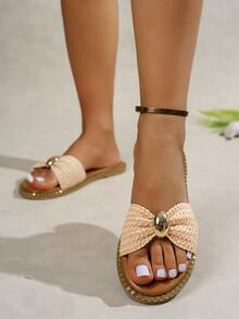 Sandali piatti da donna con decorazioni in metallo e tessuto intrecciato, stile elegante per le vacanze, ciabatte in paglia marrone adatte per casa, esterno, festa, spiaggia - Castano - Visualizzare 4