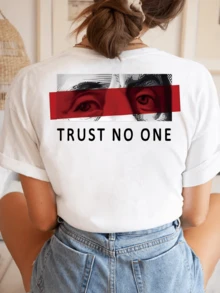 Graphic DesignStylized Close-UpRed-Framed EyesIntense Gaze - 粉色 - 查看 3