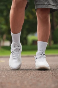 Nike G.T. Cut 3 Turbo EP: zapatillas de baloncesto bajas, cómodas, elegantes, antideslizantes y duraderas, unisex, blancas. - Blanco - Ver 8