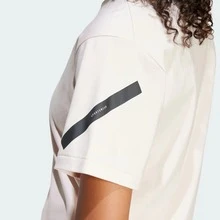 Adidas True Healing 系列運動服飾 Black Label 制服 純棉運動休閒落肩短袖女款T恤 - 卡其色 - 查看 5