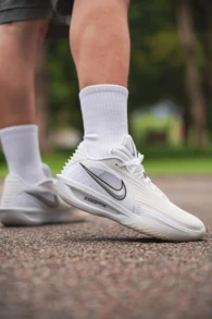 Nike G.T. Cut 3 Turbo EP: zapatillas de baloncesto bajas, cómodas, elegantes, antideslizantes y duraderas, unisex, blancas. - Blanco - Ver 9