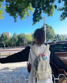 Mochila deportiva casual con cierre de cremallera de Nike, talla regular, para mujer, color gris y blanco - Blanco - Ver 8