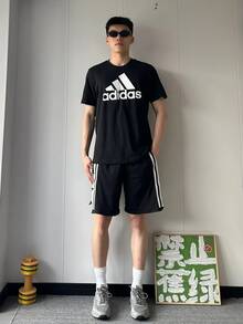 Adidas 阿迪达斯 ESSENTIALS 复古美式风格印花舒适休闲运动简约日常百搭短袖T恤，黑色 - 黑色 - 查看 7