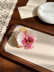 1个法式浪漫波浪边人造蝴蝶兰发夹，营造温柔氛围的花朵发夹，度假风发夹，人造蝴蝶兰花朵发夹，仙气波浪边设计，春夏度假风发饰，柔美波浪边蝴蝶兰发夹，甜美氛围发夹，度假风后枕发夹，优雅爪夹 - 彩色 - 查看 18