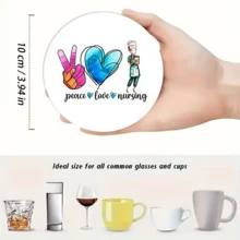 这款充满活力的圆形杯垫以护士为主题，采用对比鲜明的字体、豹纹图案和医疗元素，视觉效果独特，传递出个性化和治愈的氛围。杯垫上的文字赞颂了护士的多元角色，表达了对护理行业的感激和认可，并引发强烈的情感共鸣。 - 木板-杯墊圓 - 查看 7