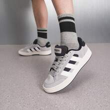 Zapatillas adidas GC Alpha SK8 de ajuste cómodo, unisex, gris claro - Gris Claro - Ver 4