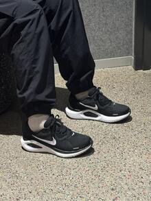 Nike Structure 26 時尚舒適 布料防滑耐磨 低筒 休閒跑步鞋 男女同款 黑白色 - 黑與白 - 查看 5