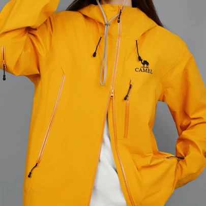 CAMEL CROWN Outdoor Hard-Shell Jacket For Spring And Summer With Underarm Zippers For Ventilation.