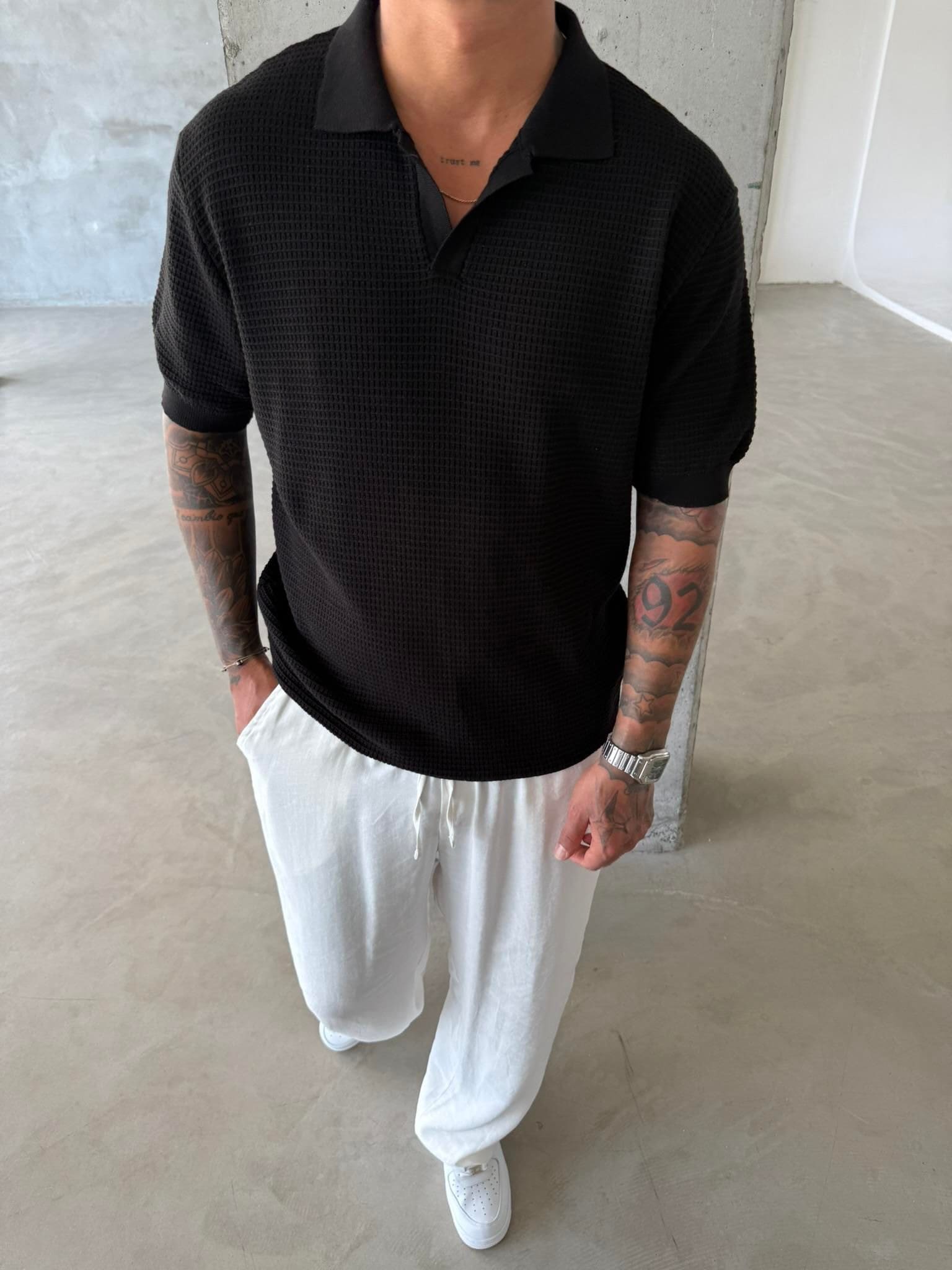 男士针织Polo衫，V领半拉链，纯色，美式休闲短袖上衣 - 黑色 - 查看 1