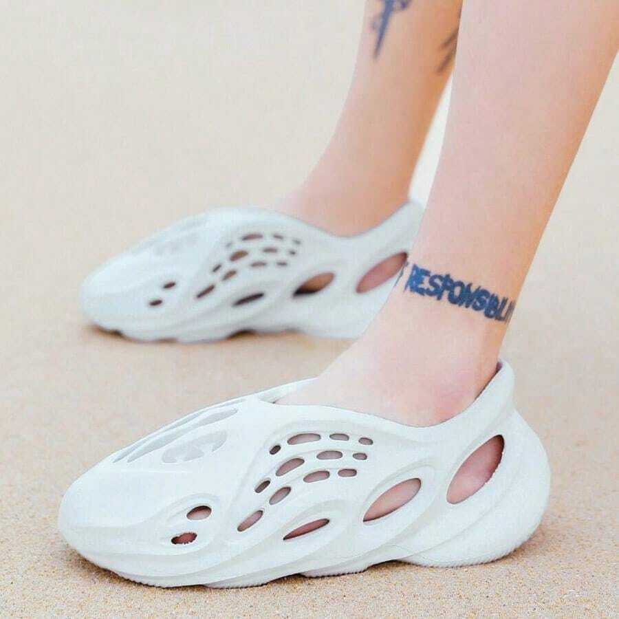 Foam Runners Shoes For Men Women Soft Cloud Slides Slippers Non-Slip Walking Sandals Beach Platform Pillow Sandals Lightweight Slip-On Foam Runners Outdoor Quick-Drying Sports Slides. - trắng - Xem 1
