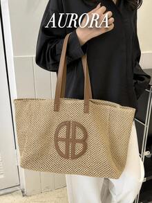 Elevate Your Summer Ensemble With This Must-Have Woven Straw Tote Bag. Crafted From Premium Straw, It Boasts A Sleek Logo Accent And Sturdy PU Leather Straps For A Refined, Timeless Finish. Roomy Enough To Fit Your Laptop, Daily Essentials, And A Beach Towel, It's Perfect For Weekend Getaways, Shopping Sprees, Or Casual Outings. Its Classic Silhouette And Neutral Hues Complement Both Laid-Back And Dressy Looks Effortlessly. Lightweight Yet Durable, This Bag Adds A Touch Of Luxury To Your Everyday Style While Standing Up To Your Busy Schedule. - 彩色 - 查看 4