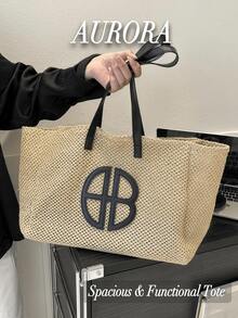 Elevate Your Summer Ensemble With This Must-Have Woven Straw Tote Bag. Crafted From Premium Straw, It Boasts A Sleek Logo Accent And Sturdy PU Leather Straps For A Refined, Timeless Finish. Roomy Enough To Fit Your Laptop, Daily Essentials, And A Beach Towel, It's Perfect For Weekend Getaways, Shopping Sprees, Or Casual Outings. Its Classic Silhouette And Neutral Hues Complement Both Laid-Back And Dressy Looks Effortlessly. Lightweight Yet Durable, This Bag Adds A Touch Of Luxury To Your Everyday Style While Standing Up To Your Busy Schedule. - 彩色 - 查看 8