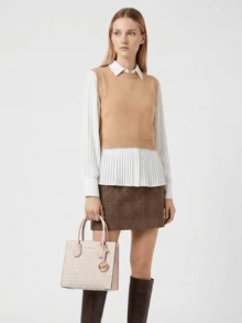 Michael Kors Mercer 中号标志和皮革风琴斜挎包 - 粉红签名印花帆布和皮革 - 时尚奢华高级设计时尚女士包 - 圣诞礼物 - 冬季 - 书包/办公包/旅行必需品/旅行装/女生旅行包/日常必需品 - 柔和淡色 - 查看 2