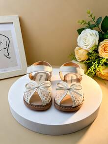 EUR 23-36 Sizes Toddler Kids Girls Beige PU Leather & Lace Open-Toe Sandals, Delicate Bow Detail Adjustable Ankle Strap With Soft Padded Insole & Non-Slip Rubber Sole, Casual Summer Shoes For Beach Vacation, Daily Play, Birthday Party & Family Outings - 米色 - 查看 8