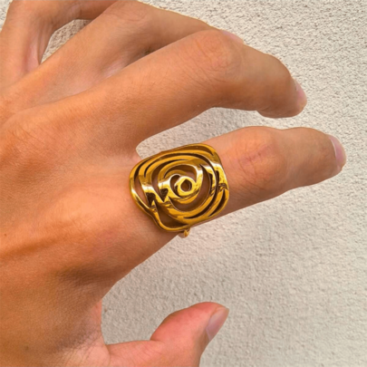 Aritio 1 pieza Anillo de diseño de flor hueca chapado en oro de 18K de acero inoxidable, adecuado para uso diario y bodas de mujeres, regalo