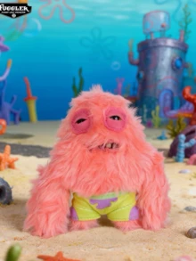 Fuggler Grump Grumps 收藏版怪兽钥匙扣，丑萌怪兽，金色纽扣眼睛，尖牙利齿，朋克风设计，表情鲜明，个性十足，可作为装饰挂件挂在背包、手提包或钥匙上，也适合摆放在办公桌、书架或家居展示，是艺术收藏的理想之选。这款怪诞可爱的配饰深受收藏家和另类设计爱好者的喜爱，也是送给朋友、情侣、生日、节日和特殊场合的独特礼物之选。 - 彩色 - 查看 7